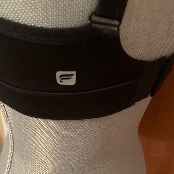 Fabletics medium support workout top - Picture 3 of 4